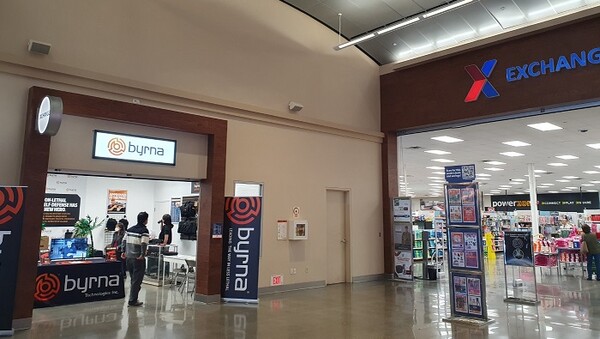 미국 LA 공군기지 AAFES 건물 및 매장