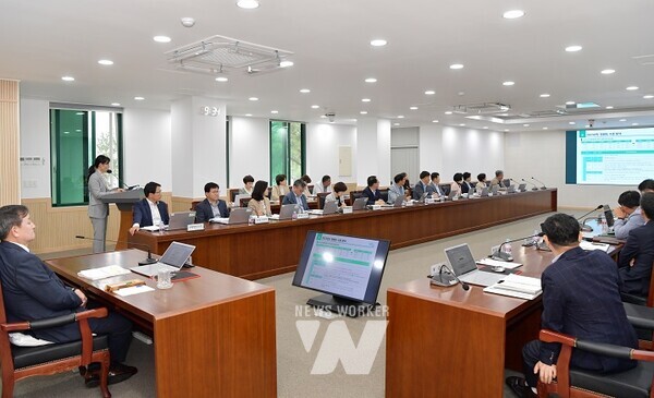 담양군(군수 이병노)이 반부패·청렴 정책 추진 동력을 확보하고 이행력을 강화하기 위해 ‘청렴정책추진단’을 구성해 운영한다.