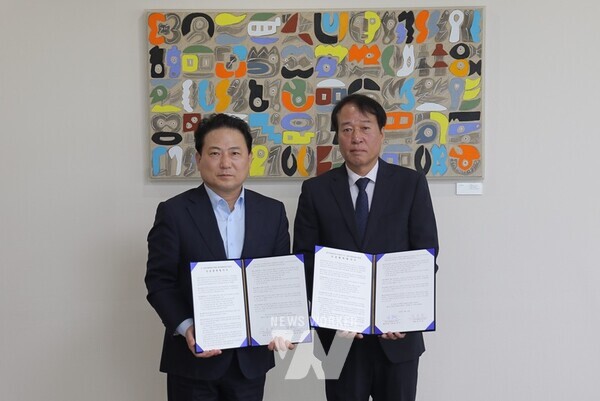 5·18민주화운동기록관은 5·18민주화운동의 정신과 가치를 널리 확산시키기 위해 29일 광주MBC와 업무협약을 체결했다.