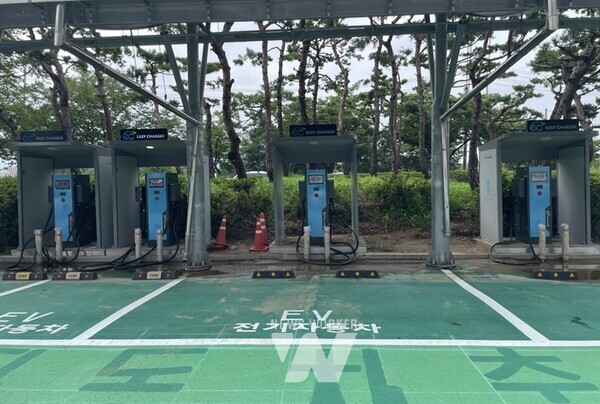 광주광역시(시장 강기정)는 친환경 전기차 저변 확대를 위해 병원, 장례식장 등 민간 다중이용시설을 대상으로 전기차 급속충전시설 설치 희망자를 모집한다.