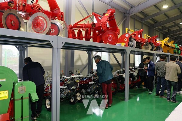 전남 장흥군은 지난 29일 ‘북부 농업기계임대사업소’ 준공식을 갖고 임대사업소 운영을 시작했다