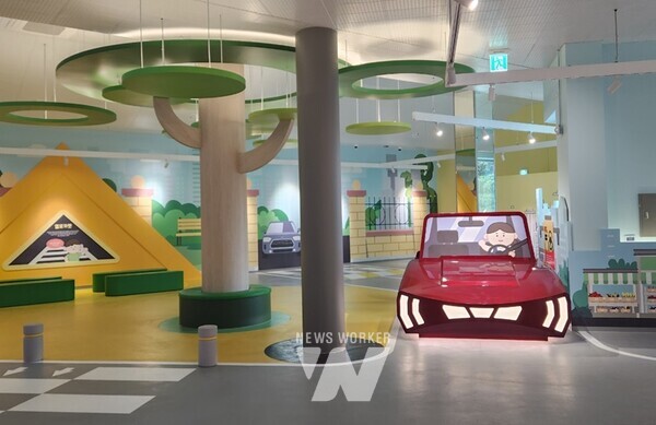 어린이교통공원 별관이 완공되고 콘텐츠 교육설비 교체가 완료돼 오는 2일부터 유치원생과 초등학생을 대상으로 교통안전 체험교육 운영을 재개한다.