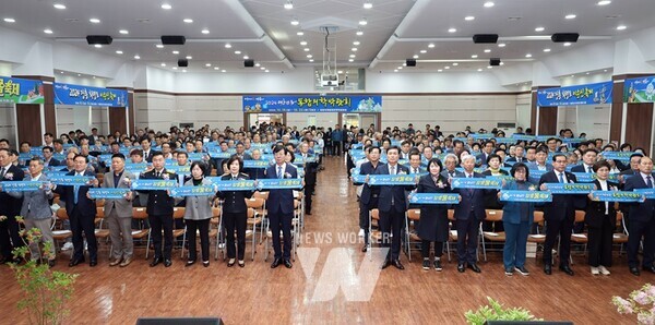 전남 장흥군은 1일 군민회관 대회의실에서 ‘제54회 장흥군민의 날’ 기념식을 개최했다