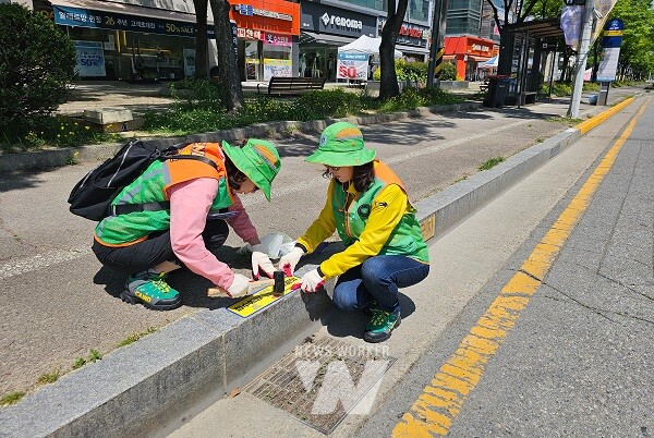 첨단1동 빗물받이 위치표시 노면 스티커 부착