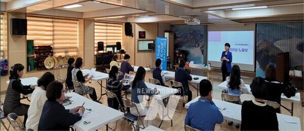 전남 장흥군 유치면은 지난 2일 유치면복지회관 2층에서 30명의 수강생과 함께 정리수납 전문가 양성교실 첫수업을 가졌다