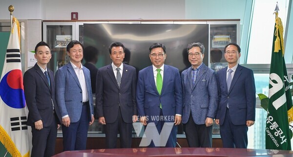 대한양계협회 간담회 * 한국농수산식품유통공사 김춘진 사장(우측 3번째), (사)대한양계협회 오세진 회장(우측 4번째)