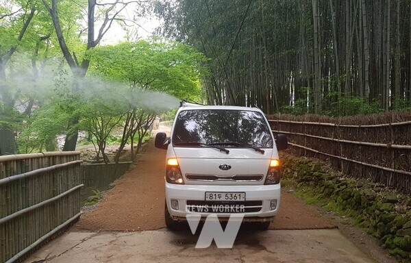 담양군이 오는 11일부터 열리는 제23회 담양 대나무 축제를 앞두고 축제장, 관광지, 취약지역 등을 대상으로 감염병 예방을 위해 집중 방역에 나섰다