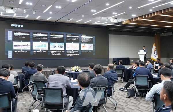 한국수자원공사(K-water, 사장 윤석대)가 5월 8일 대전 본사 세종관에서 ‘지방상수도 운영효율화사업 20주년 기념식’을 개최하고 사업 우수사례 등 성과를 공유하고 있다.