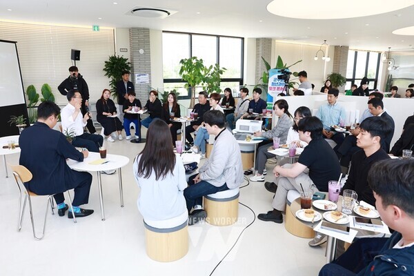 전남 화순군(군수 구복규)은 청년들이 지역사회 활동 주체로 성장할 수 있도록 ‘전남형 청년공동체 활성화 사업 발대식’을 지난 8일 개최했다