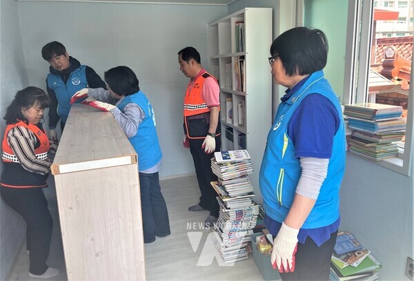 전라남도는 취약계층 아동의 공부방 환경 개선을 위한 ‘우리동네 복지기동대’ 봉사활동을 지난 9일 영광에서 실시했다.