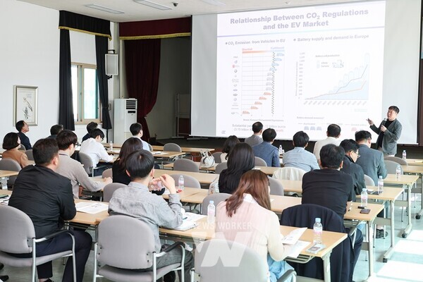 광양만권경제자유구역청(청장 송상락, 이하 광양경제청)은 지난 9일 광양경제청 3층 회의실에서 직원 60여 명이 참석한 가운데 ‘2024 상반기 광양만권 투자유치 역량강화 교육’을 실시했다