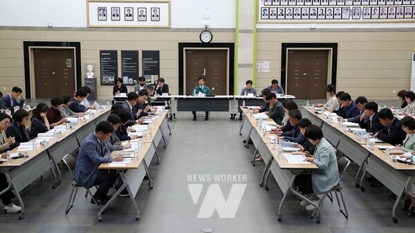 광산구는 10일 구청 7층 윤상원홀에서 박병규 광산구청장 주재로 민생활력 정책 공유회를 개최했다.