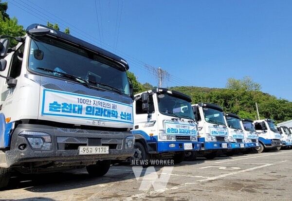 전남 순천시(시장 노관규) 청소차량 60대가 지난 9일부터 전남 동부권 지역현안인 국립순천대학교 의과대학 신설 홍보에 나섰다.