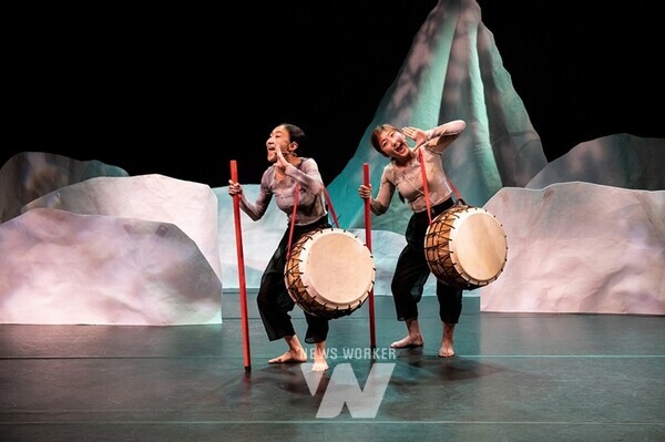 거인 앙갈로 공연 장면