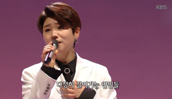 마이진이 부른 이문세의 '광화문 연가' 무대 중에서 [사진=KBS 레전드 케이팝]