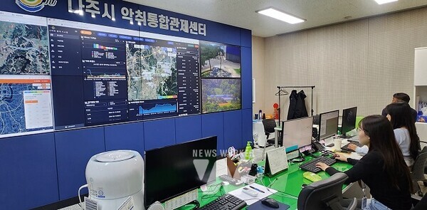 나주시가 2023년 7월 도내 지자체 최초로 개소한 ‘나주시 악취통합관제센터’ 내부(사진제공-나주시)