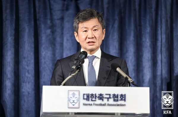 지난 2월 축구 국가대표팀 감독 교체 결정을 발표하는 정몽규 대한축구협회장 [사진=KFA 공식 홈페이지]