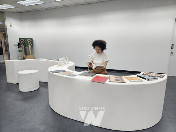 작가 조사-연구-비평 열람부스와 조영주 작가