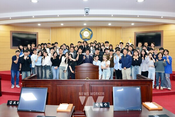 부산대학교 정치외교학과 학생들 광양시의회 방문