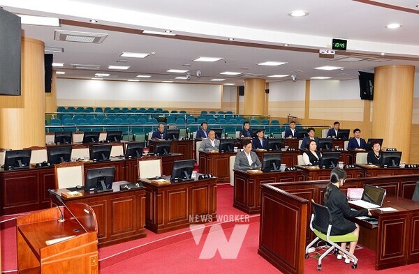 본회의 연기광양시의회(의장 서영배)는 23일 예정된 제327회 임시회 제2차 본회의(폐회)를 28일로 연기한다고 밝혔다