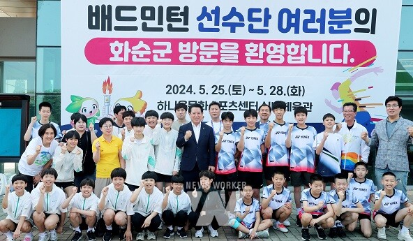 김영록 전라남도지사가 26일 오전 제53회 전국소년체전 선수단을 격려하고 있다.