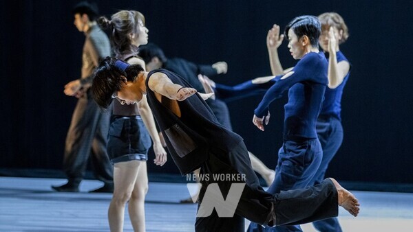 국립아시아문화전당재단은 21년 ACC 아시아무용커뮤니티 레퍼토리 공연인 현대무용 ‘척’을 오는 31일부터 6월 4일까지 영국에 유통한다