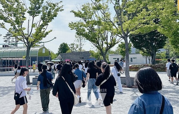 순천시(시장 노관규)는‘2024 대한민국 글로컬 미래교육박람회’가 열리는 5월 29일부터 6월 2일까지 전남 소재 학생들에게 순천만국가정원 방문 기회를 제공하고 있다