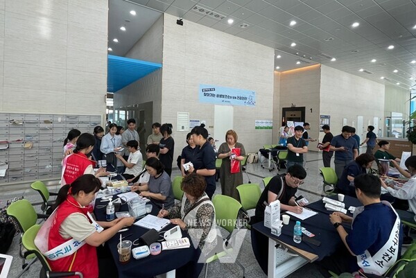 광산구는 3일 오전 11시부터 오후 2시까지 하남지식산업센터에서 첫 ‘찾아가는 상생보건소’를 열었다.