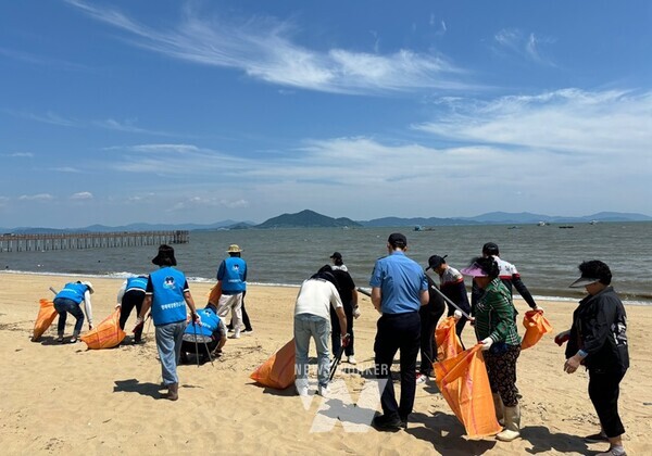 전남 장흥군은 지난달 31일 안양면 수문해수욕장 일원에서‘제29회 바다의 날’행사를 가졌다.