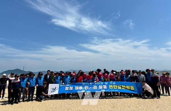 전남 장흥군은 지난달 31일 안양면 수문해수욕장 일원에서‘제29회 바다의 날’행사를 가졌다.