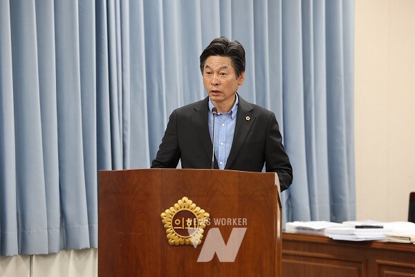 6월 3일 이철 경제관광문화위원장이 소관 상임위 심사에서 제안설명을 하고 있다.