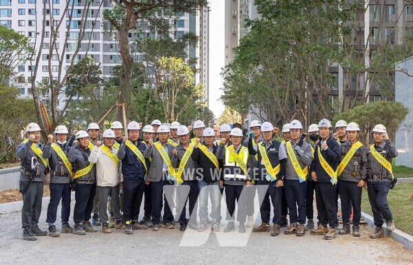4일, HDC현대산업개발은 여름철 온열질환 사고 예방을 위해 경영진 주관 특별안전점검을 진행했다.