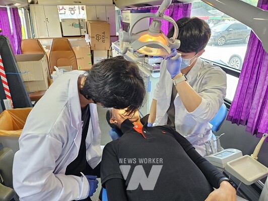 무안전통시장에서 진행된 구강보건의 날 기념 행사