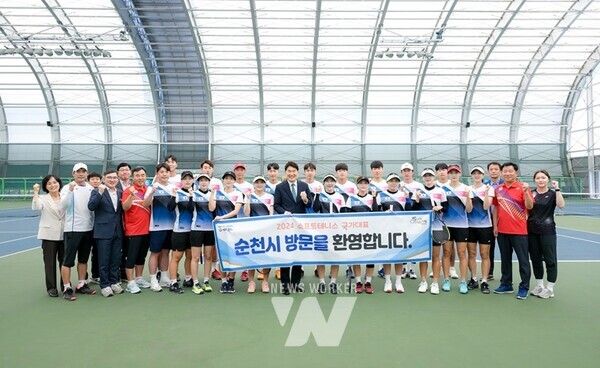 노관규 순천시장은 지난 4일 순천시에서 전지훈련 중인 소프트테니스 국가대표 선수단을 만나 격려했다.