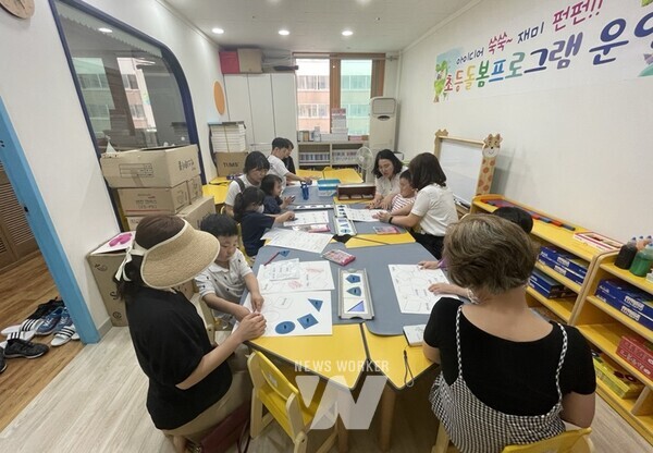 광주광역시(시장 강기정)는 올 하반기 예비 학부모, 한부모, 맞벌이 부모 2400여 명을 대상으로 5개 분야, 39개 교육과정, 217회 ‘부모교육’을 추진한다