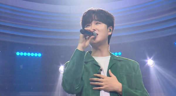 가수 송민준의 '반' 무대 중에서 [사진=미스&미스터트롯]