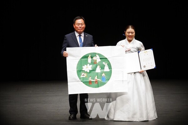 종합대상인 대통령상을 수상한 명인부 판소리부문 김수경님