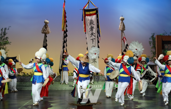 광주시 서구(구청장 김이강)는 평소 지역민들이 접하기 어려웠던 무형유산 보유자를 직접 만나 전통 공연 예술을 경험할 수 있는 토크콘서트 ‘무형유산을 만나다’를 개최한다