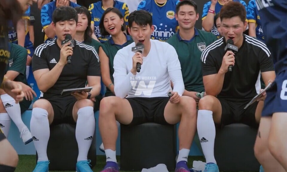 아디다스 홍대 브랜드 센터에서 열린 '손 커밍 데이' 행사에서(유투브 캡쳐)