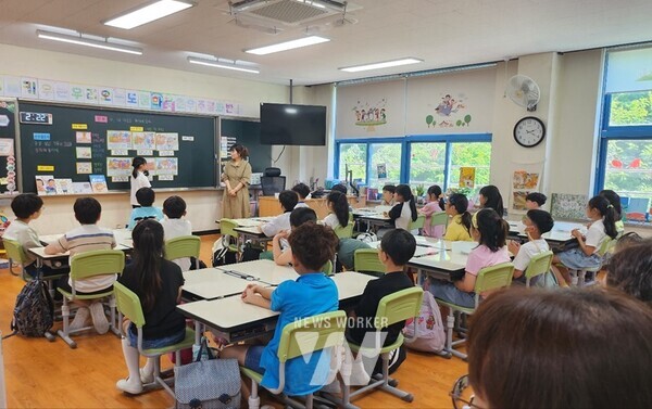 광주시교육청이 18일 광주계림초등학교에서 김진애 교사의 수업 공개 참관을 중심으로 ‘다양성을 품은 수업으로의 초대’ 프로그램을 진행했다.