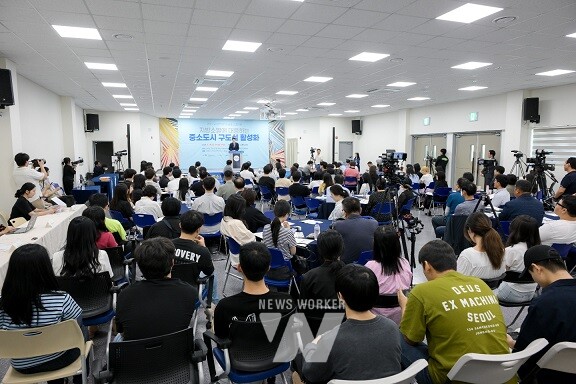 ‘순천시의회 지방소멸 위기대응 연구모임’은 지난 14일 대통령 소속 국가건축정책위원회와 함께하는 ‘지방소멸 대응, 지방도시 도시재생 심포지엄’에 참석했다.