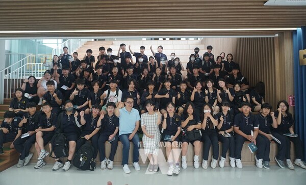 (재)전남문화재단(문화재연구소)과 신안군은 ‘신안 안좌도 고분군(배널리・읍동) 도지정 학술대회’를 지난 14일 신안군가족센터에서 개최했다.