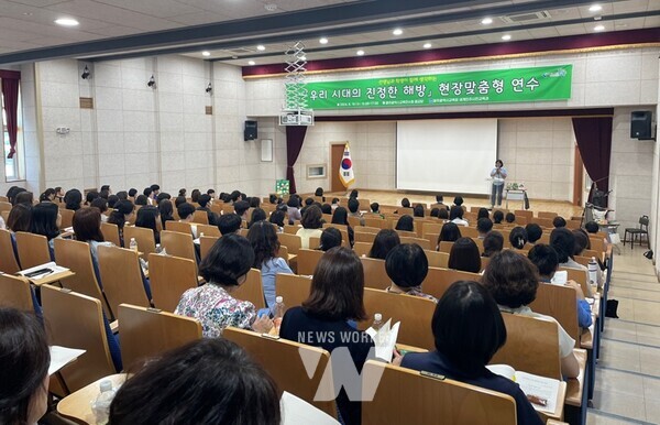 광주시교육청이 지난 19일 광주교육연수원에서 교원 및 중‧고등학생 180여 명과 함께 선생님과 학생이 함께 생각하는 ‘우리 시대의 진정한 해방’ 학교자치 직무연수를 실시했다.