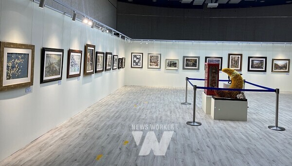 특별기획전- 야생화, 향기로 피어나다- 압화 사진