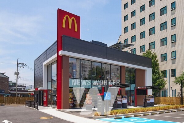 맥도날드 군산조촌DT점 매장 전경 이미지