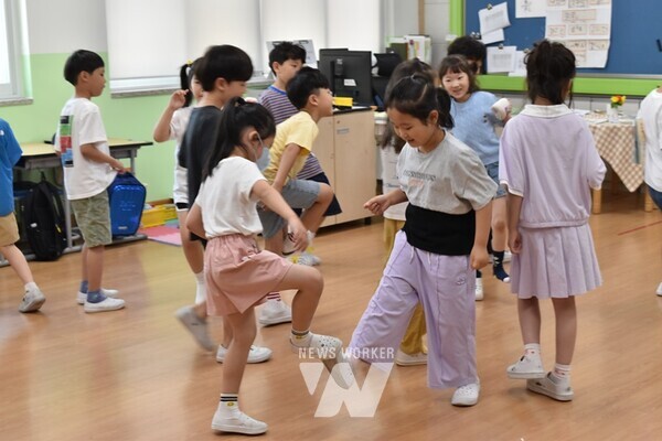 한국문화예술위원회는 2024년 빛가람초등학와 협력해 ‘예술더하기수업’을 진행한다