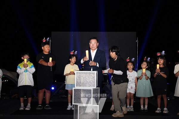 축제 10주년 기념 촛불 플래시몹 세레머니