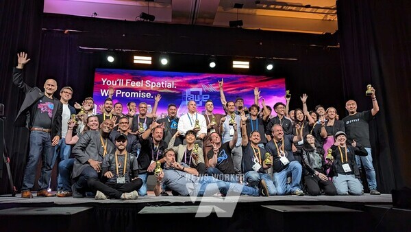 AWE2024 수상자들 단체사진(정중앙 베이지 자켓)한전 채창훈 선임연구원