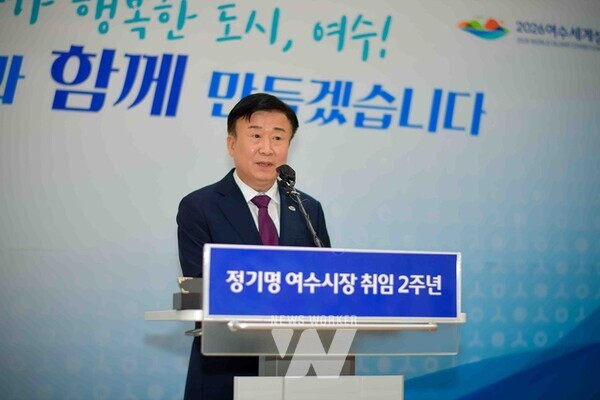 정기명 여수시장은 시청 회의실에서 민선8기 취임 2주년 기자회견을 갖고 ‘20대 핵심 성과’와 ‘역점 프로젝트100’ 등 그간의 성과와 향후 시정운영방향에 대해 발표했다.