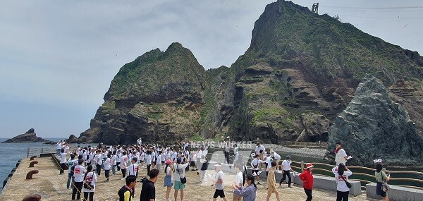 전남대 등 4개 거점국립대 학생, 독도탐방 (사진_독도입성)